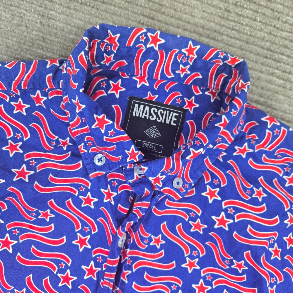 Massive Mens Small Blue Red Star Print Short Sleeve Button Down Shirt RN 96415